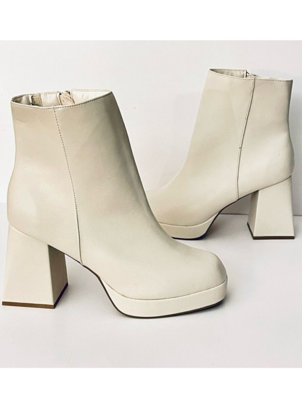 NWT Gorgeous Mari A 9.5 Bone White off Platform 4” Block Heel Ankle Boot Booties